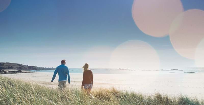 JE-Couple-Beach-Design.png